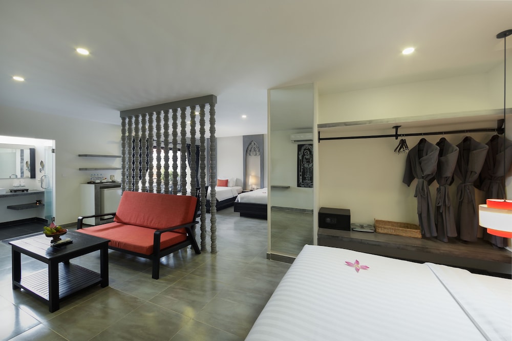 CENTRAL SUITE RESIDENCE 8/76