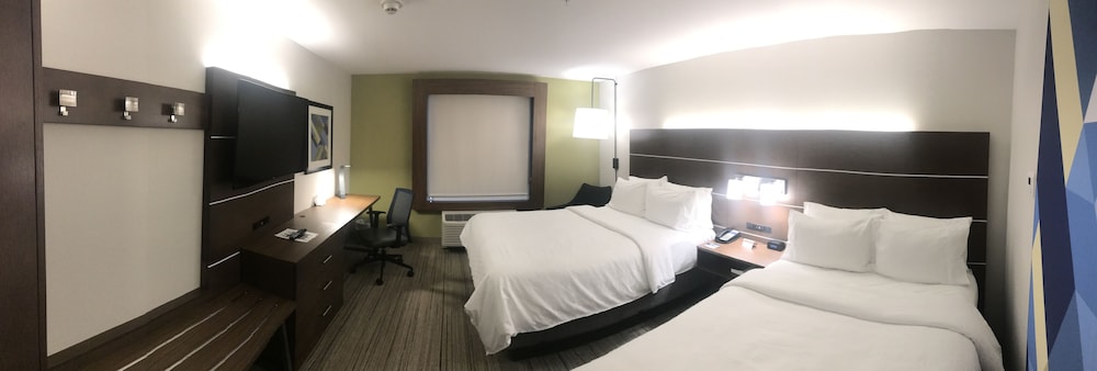 HOLIDAY INN EXPRESS & SUITES HANNIBAL - MEDICAL CENTER 8/53