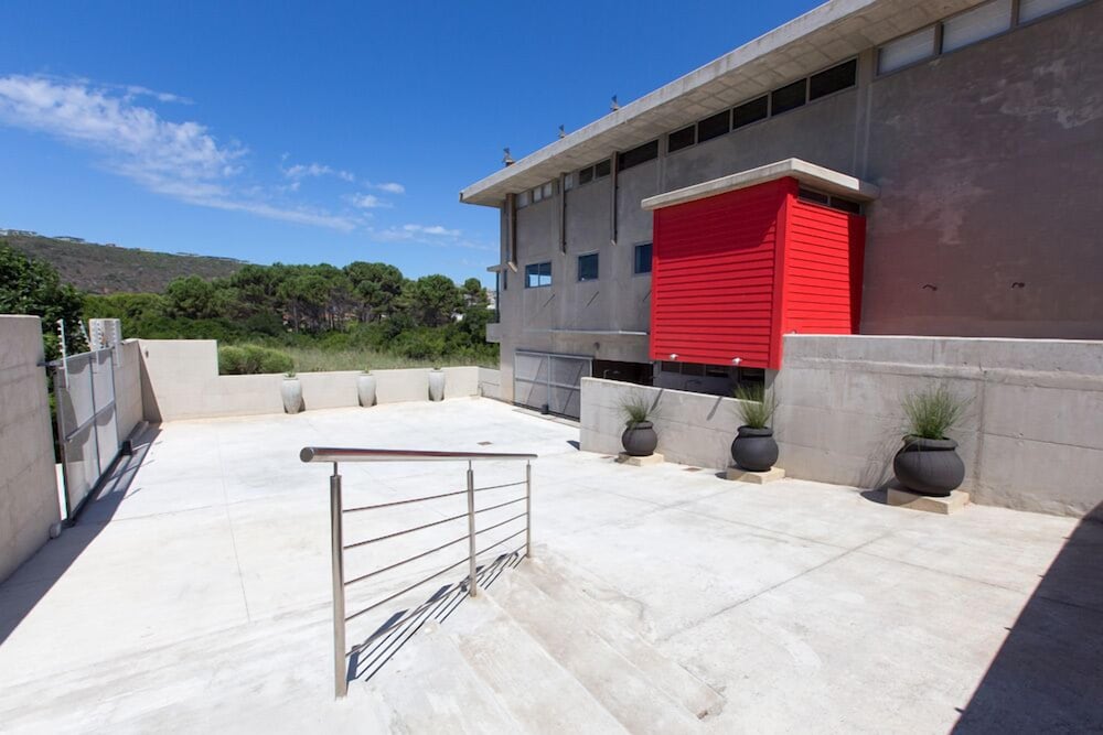 Red Box Villa 25/27