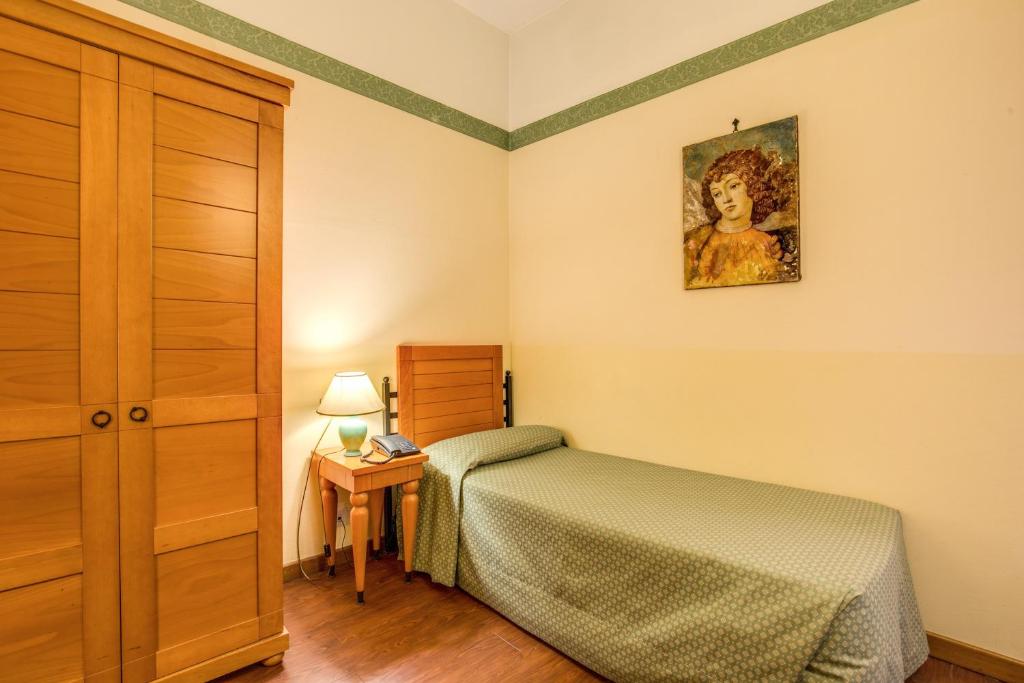 SINGLE ROOM