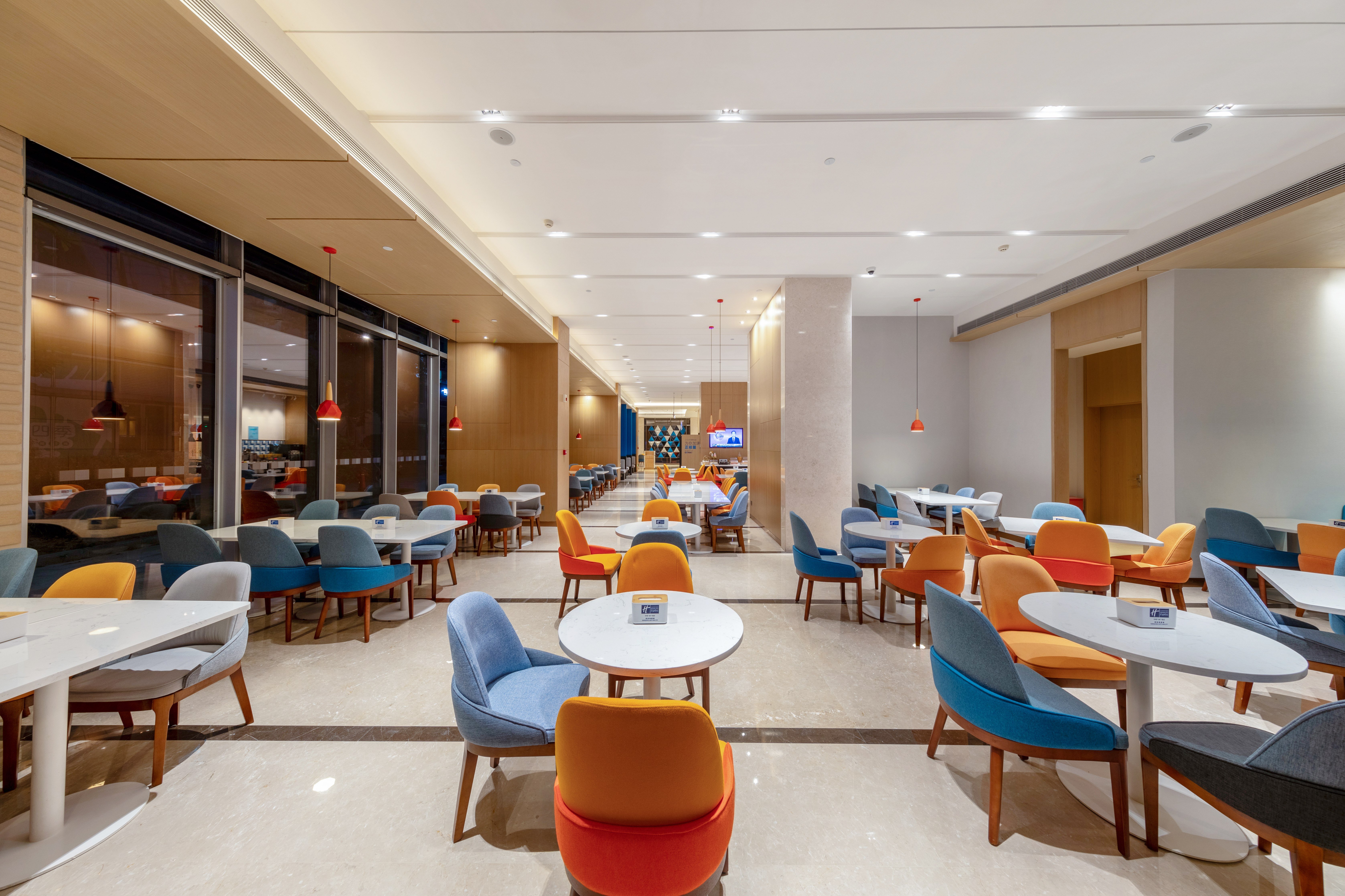 Holiday Inn Express Shenzhen Haiyuan City 33/45