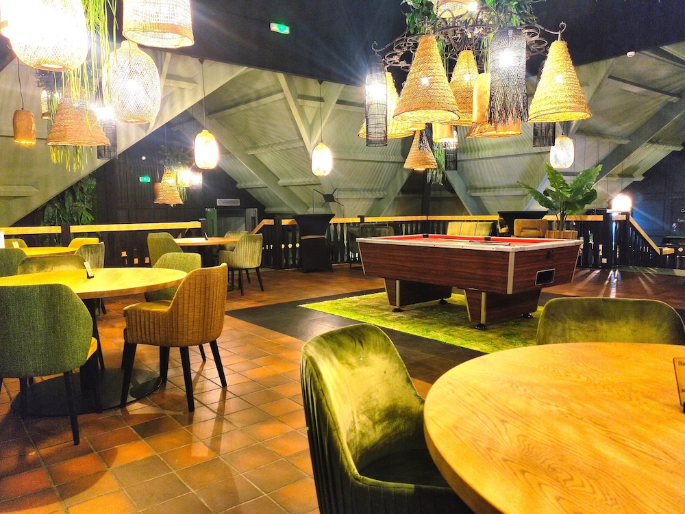 Logis Hotel Black and Green 43/50