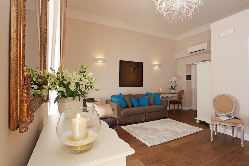 Spagna Art & Suites 40/58