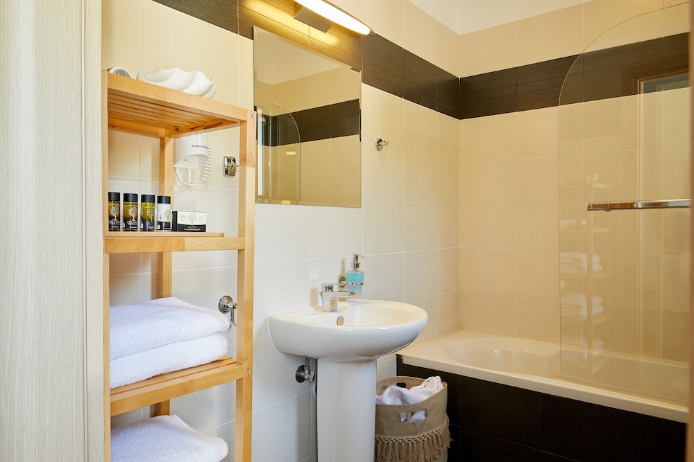 Sappho Hotel 28/28