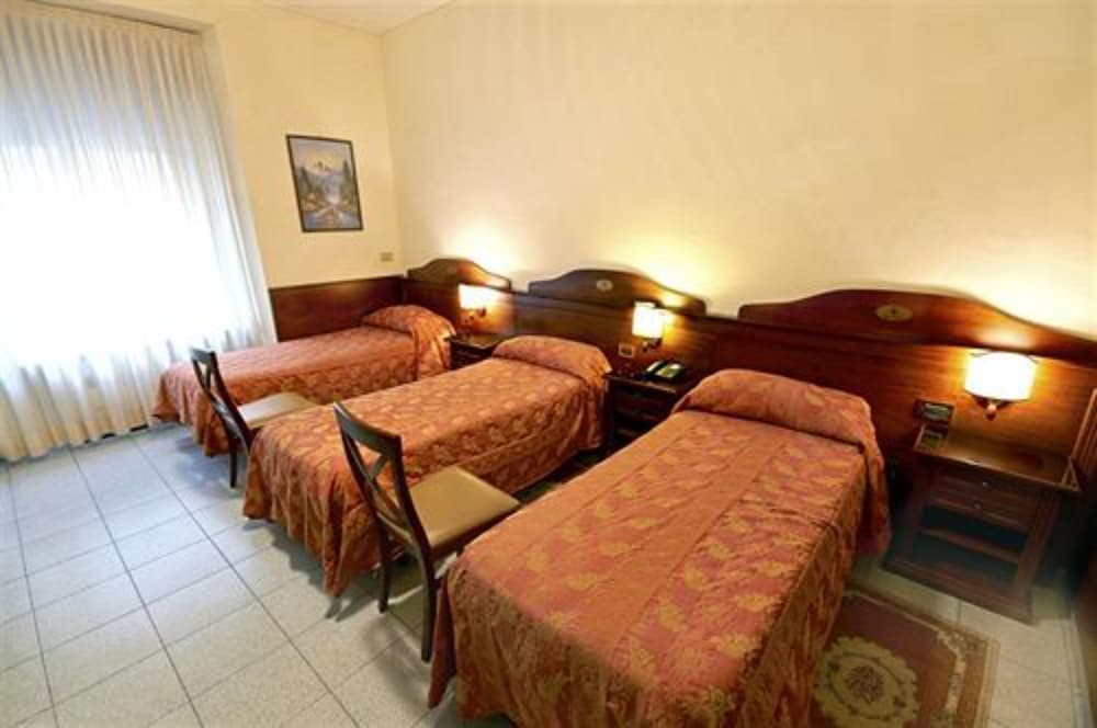 HOTEL PAVONE 24/45