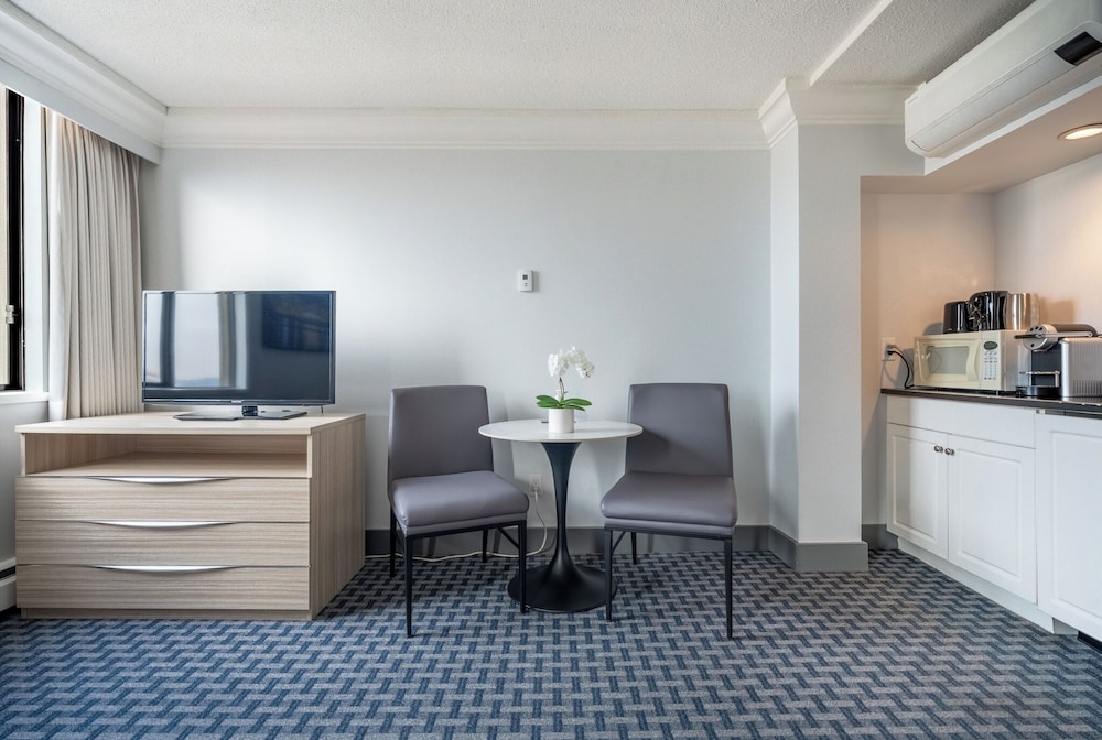 Century Plaza Hotel & Spa 69/74