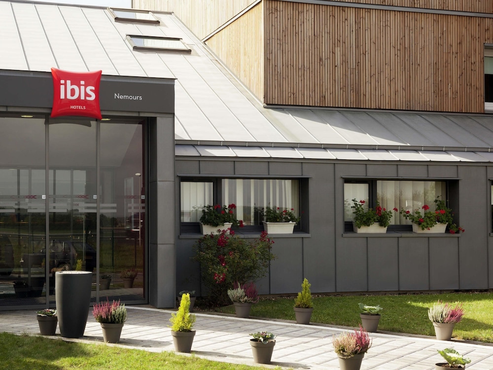 Ibis Nemours 5/69