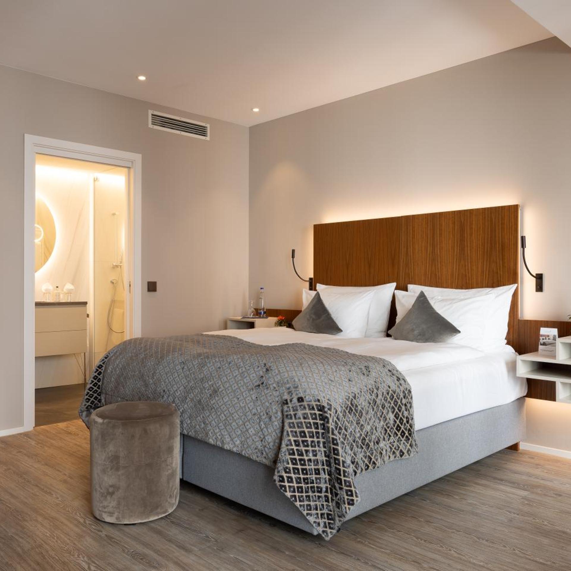 DELUXE, DOUBLE BED, BALCONY