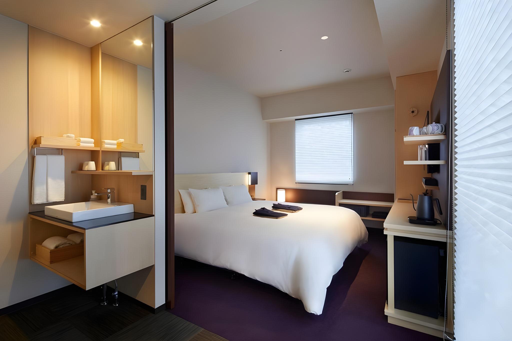 Room, Double or Twin Bed