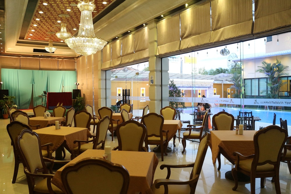 RueanPhae Royal Park Hotel 43/50
