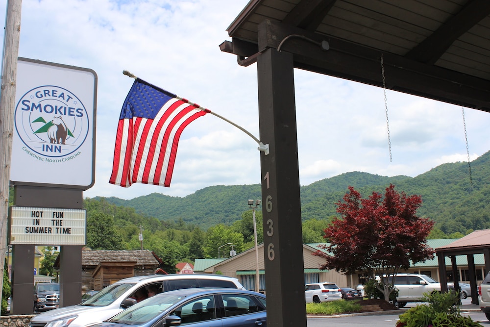 GREAT SMOKIES INN CHEROKEE 9/36