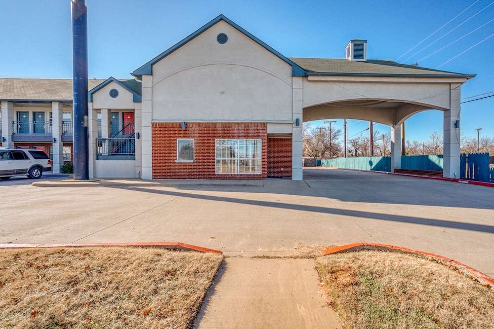 OYO Hotel Wichita Falls I-44 Sheppard Airforce 22/27