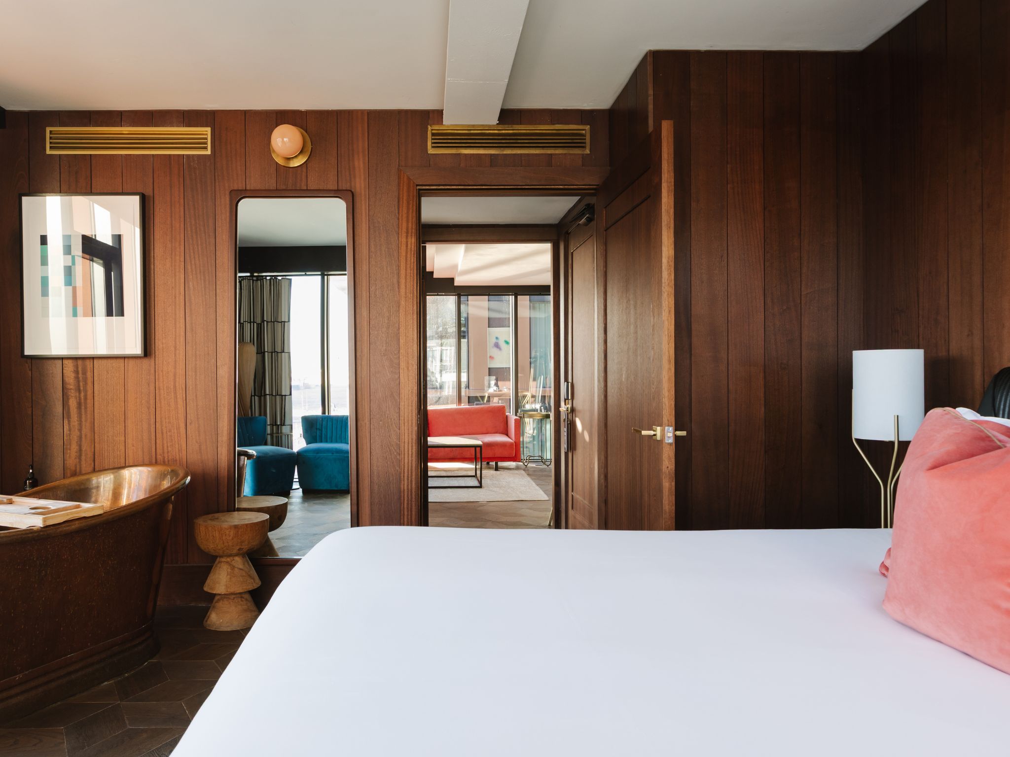 Boutique, Suite