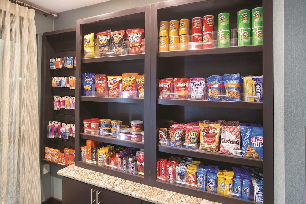 La Quinta Inn and Suites by Wyndham O Fallon, IL - St. Louis 28/37