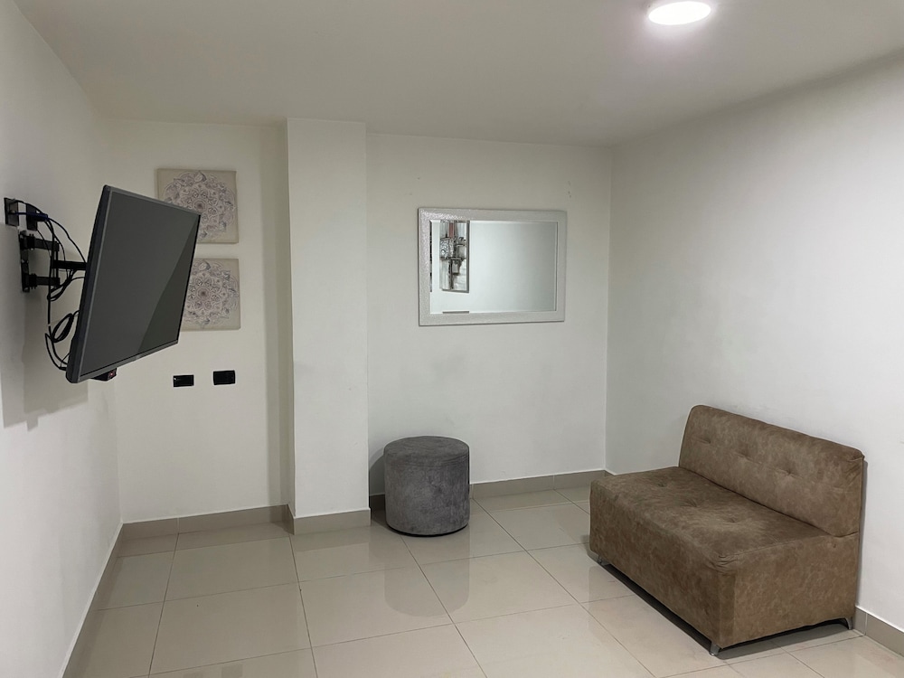Ofix Hotel 33/50