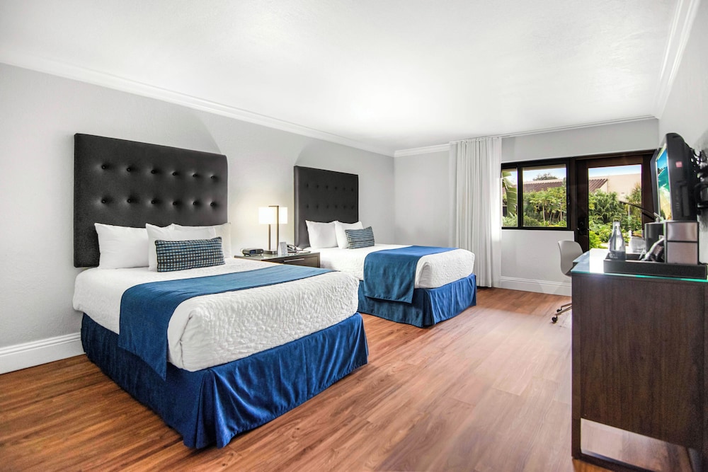 Miami Lakes Hotel 22/48