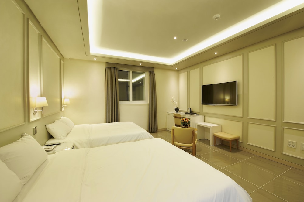 Hotel B 16/35