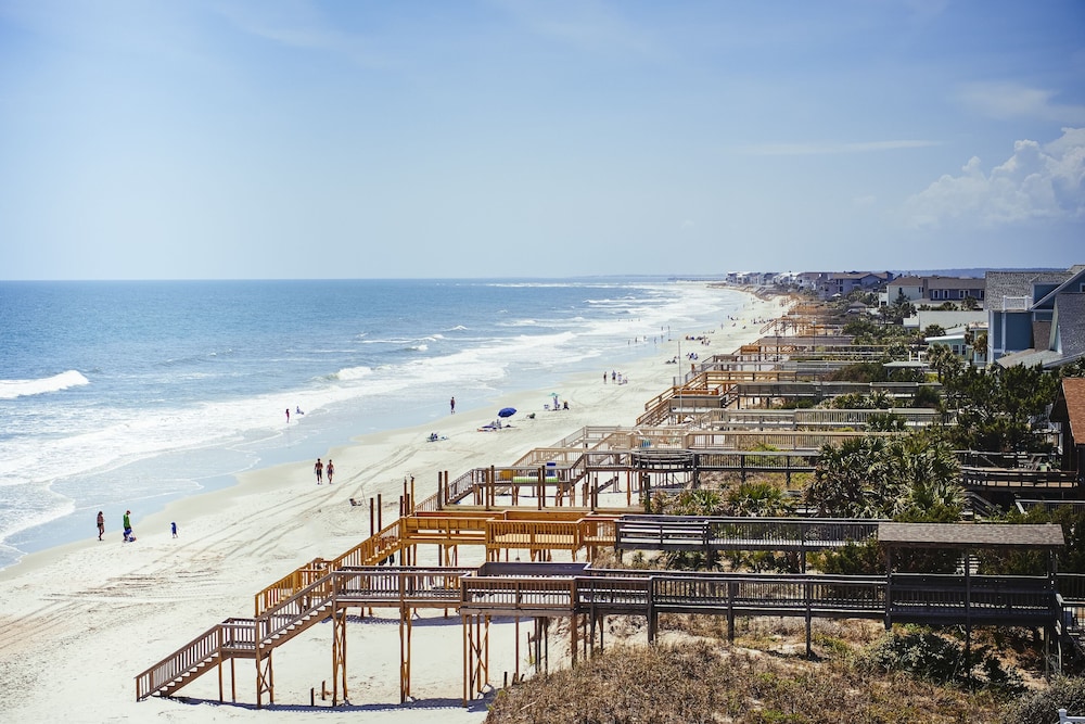 The Oceanfront Litchfield Inn 40/75