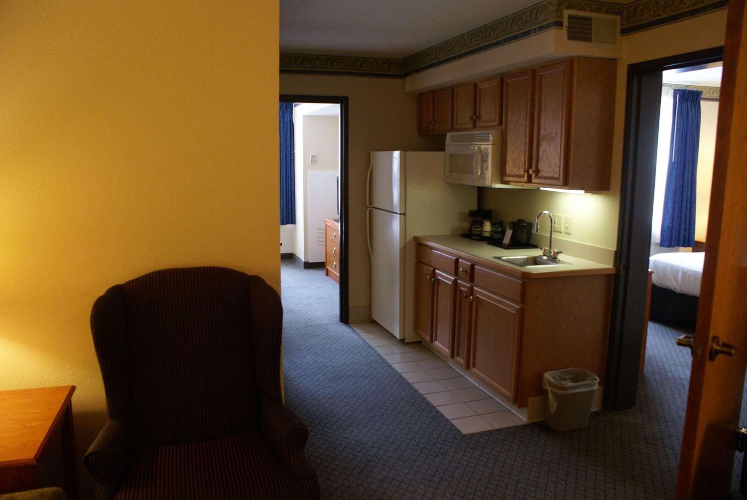 Country Inn & Suites By Radisson Lansing MI 28/42