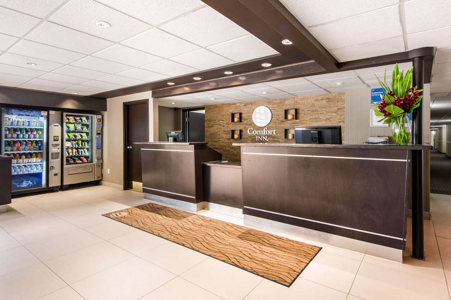 Comfort Inn Airport West 1/8