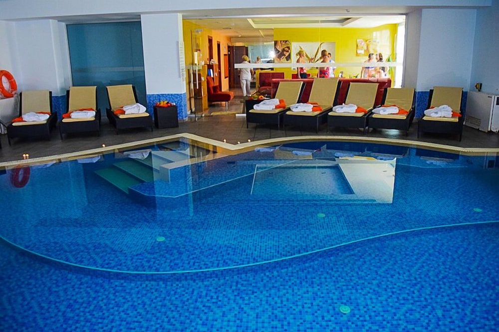 swimming pool spa