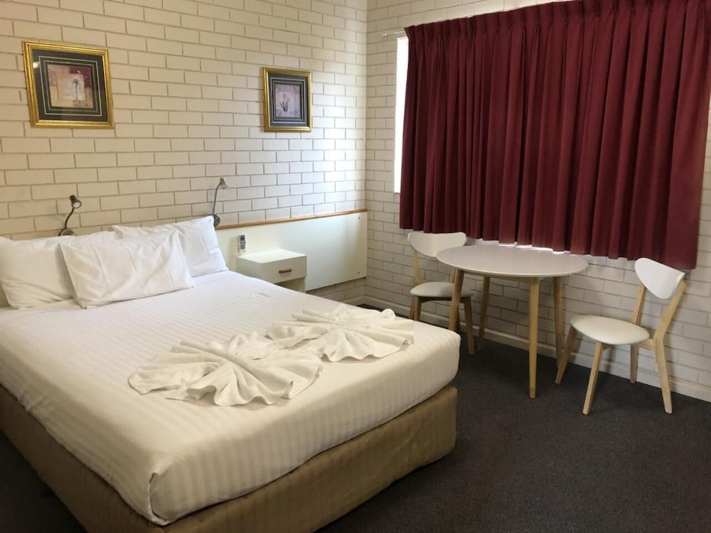 Leichhardt Motor Inn 24/69