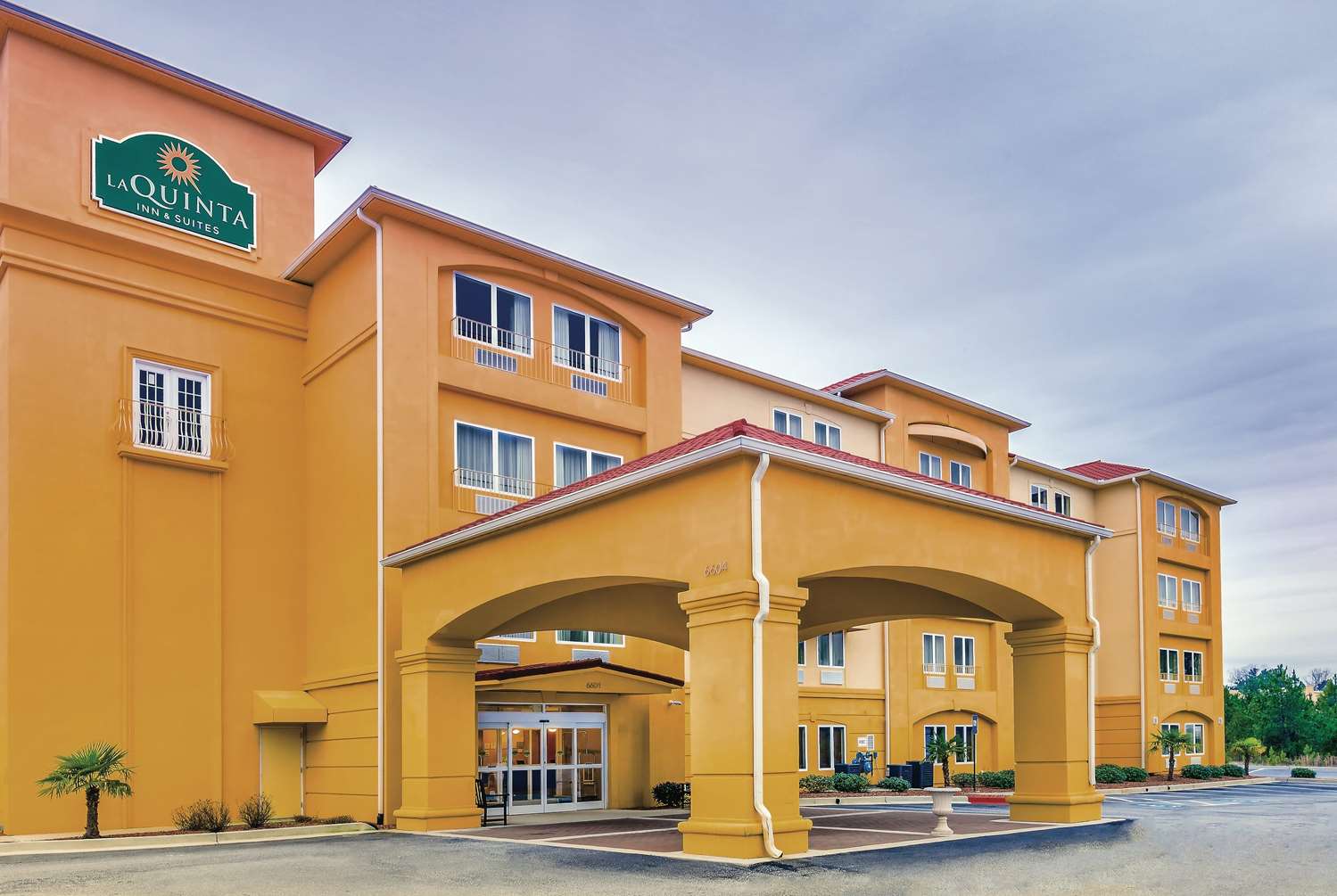 La Quinta Inn and Suites by Wyndham Atlanta Union City 4/33