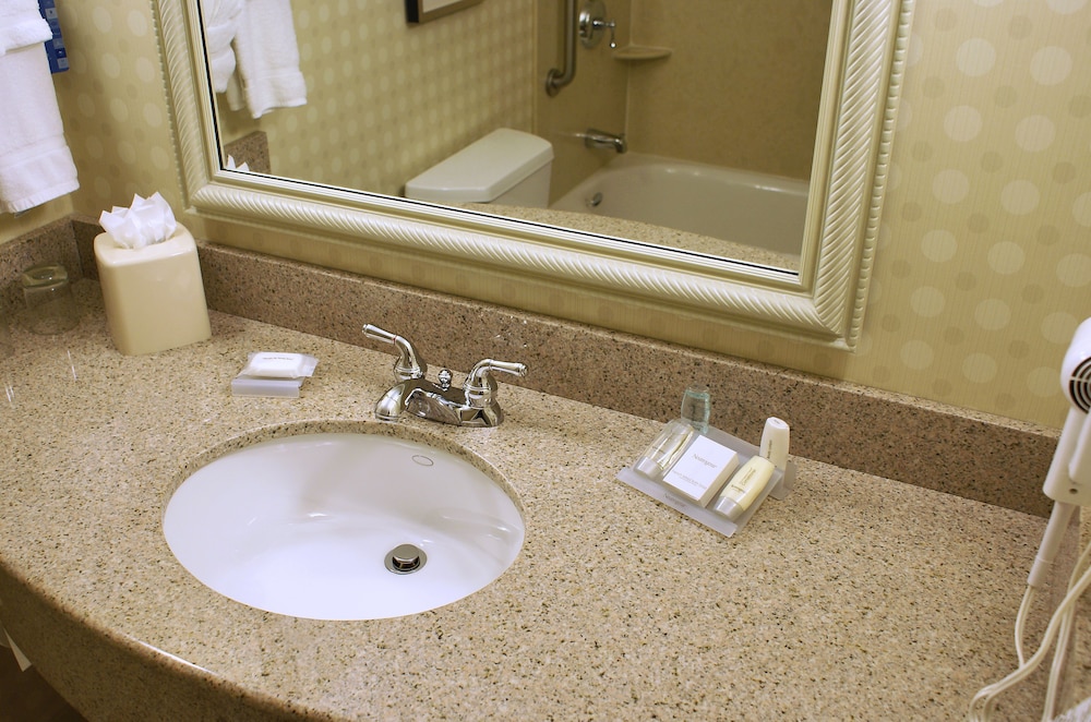 Hilton Garden Inn Sonoma County Airport 16/59