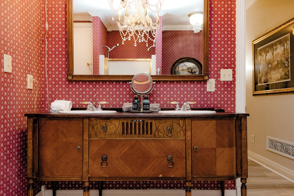 Montgomery Inn BnB 4/50