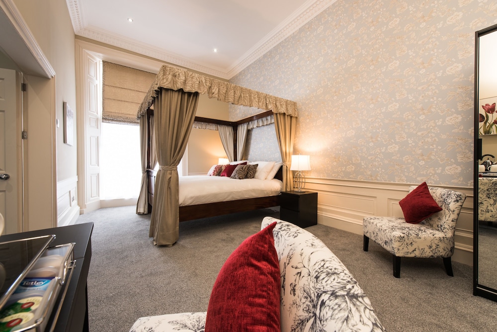 Royal Princes Suites 12/37