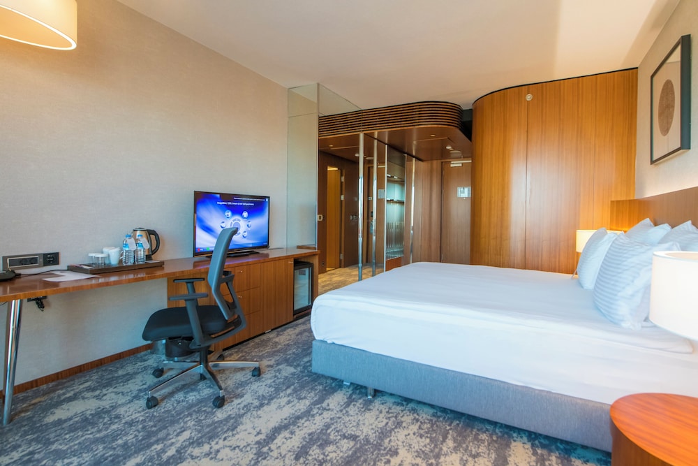 Ommer Hotel 26/76