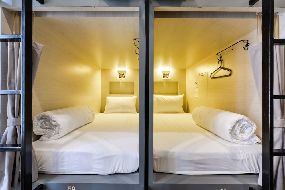 FEMALE DORM, CUBE