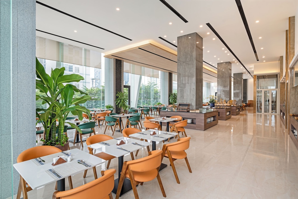 Centre Point Danang Hotel & Residence 33/47
