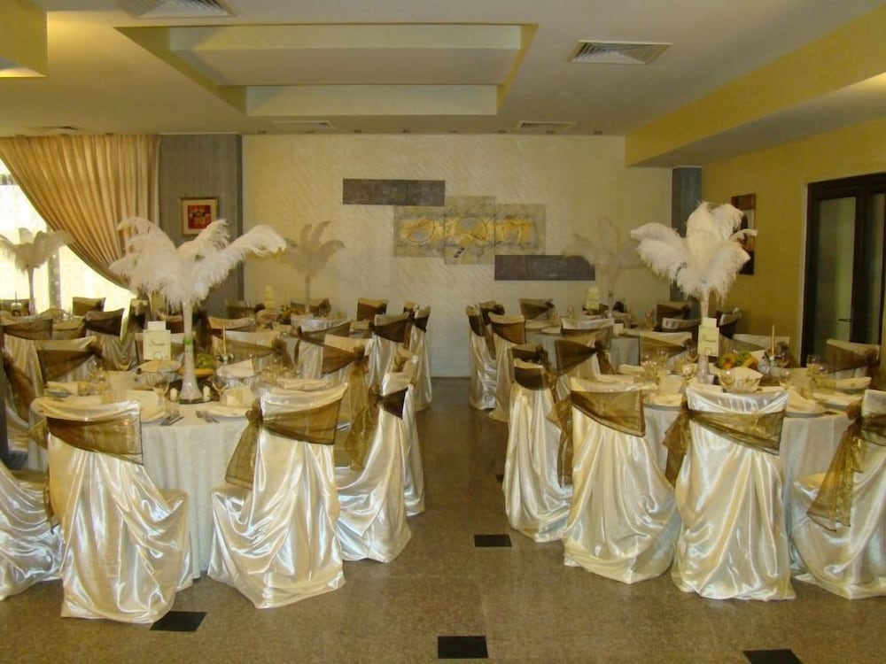 Hotel Helin Aeroport 18/25