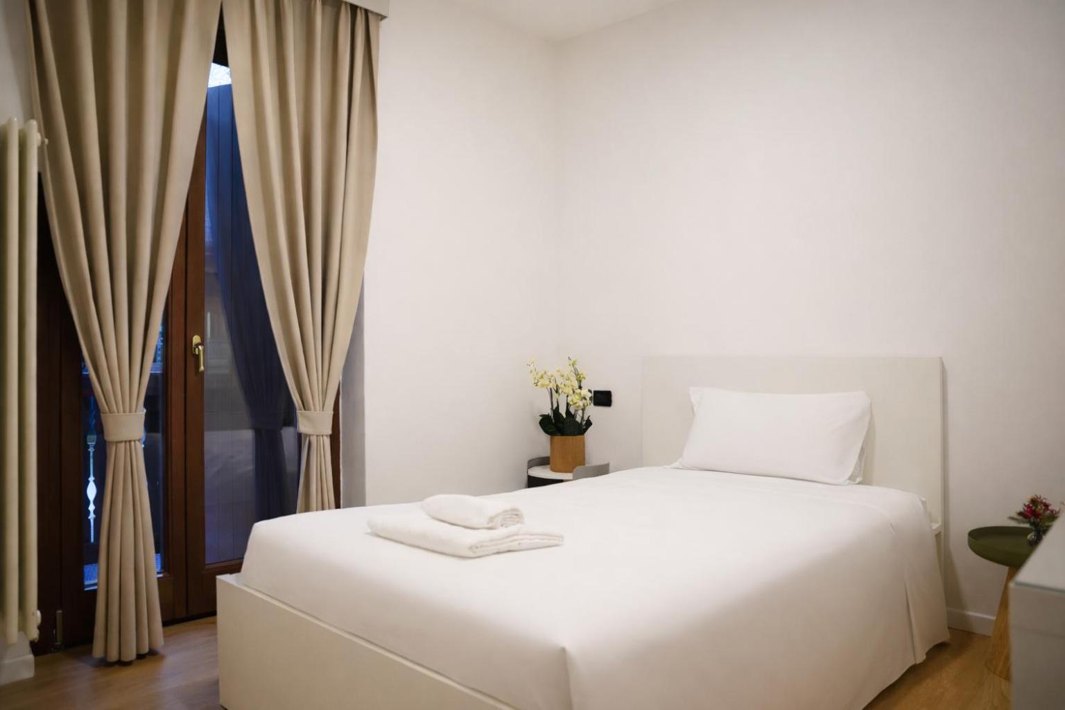 Room, Single, Balcony