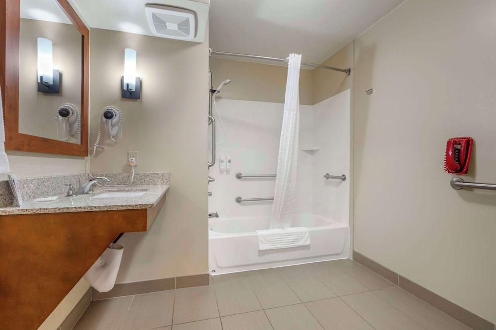 Comfort Suites Redding - Shasta Lake 51/52