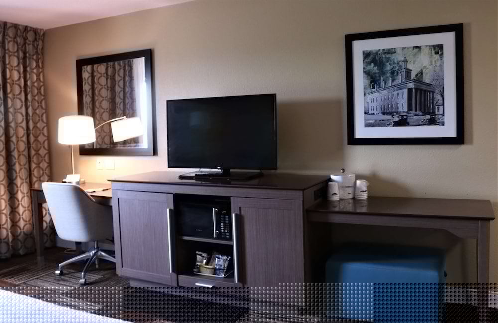 Hampton Inn & Suites Fremont 43/46