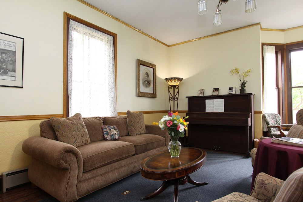 Joshua Grindle Inn 44/64