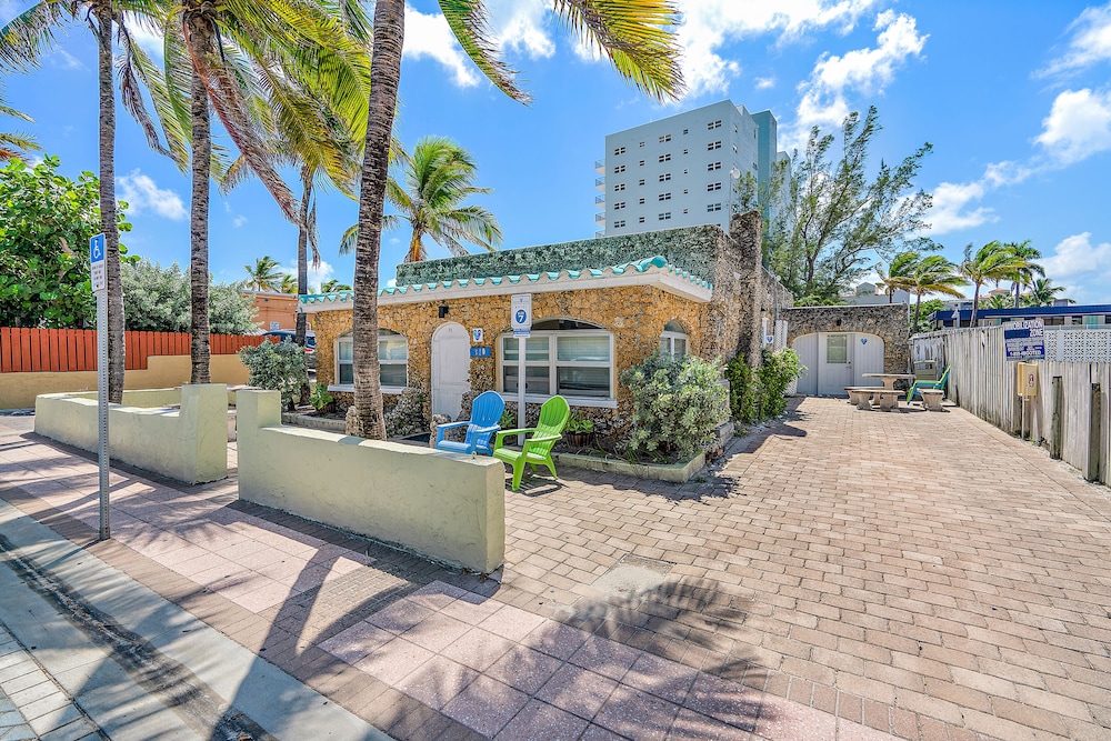 Hollywood Beachside Boutique Suites 42/46
