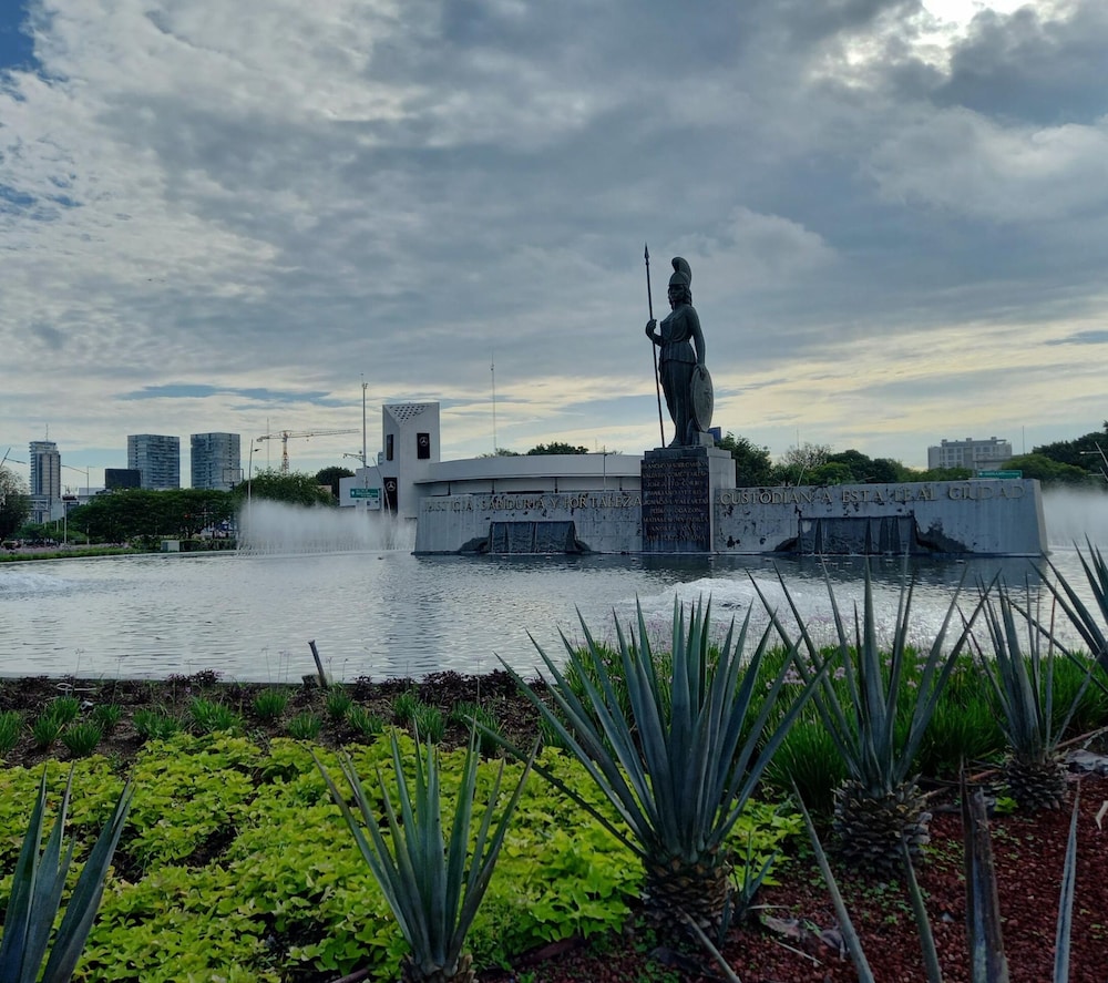 Capital O Tu Estancia Guadalajara 51/57