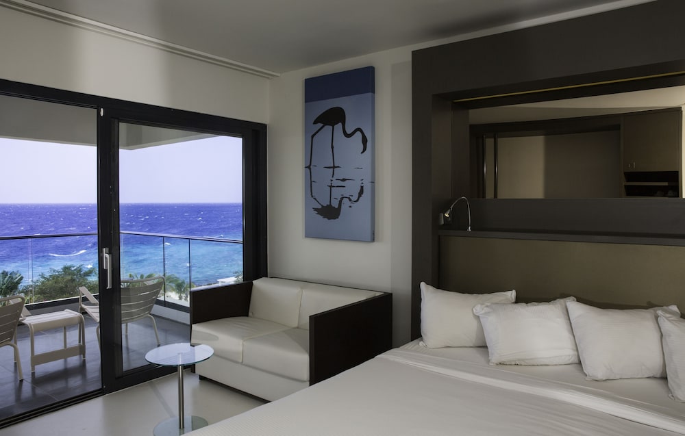 Papagayo Beach Hotel 50/76