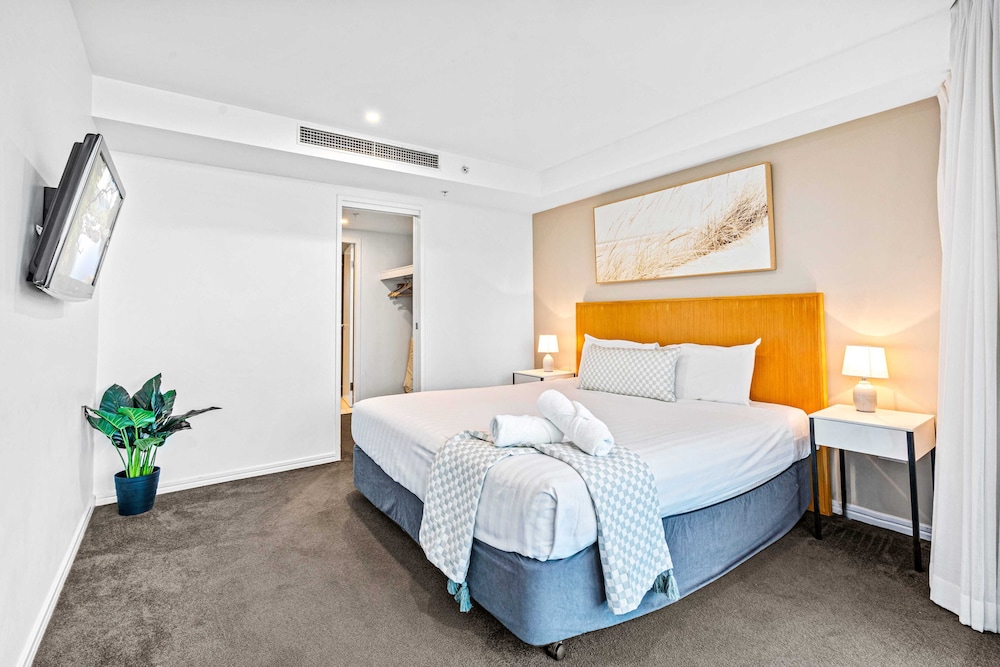 2 Bedrooms, Apartment, Queen Bed, Partial Ocean View, 2 Bathrooms, Sofa