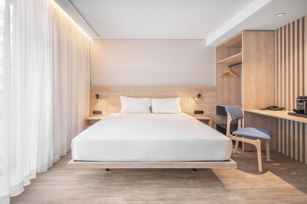 Apartment, Queen Bed, City View, Balcony