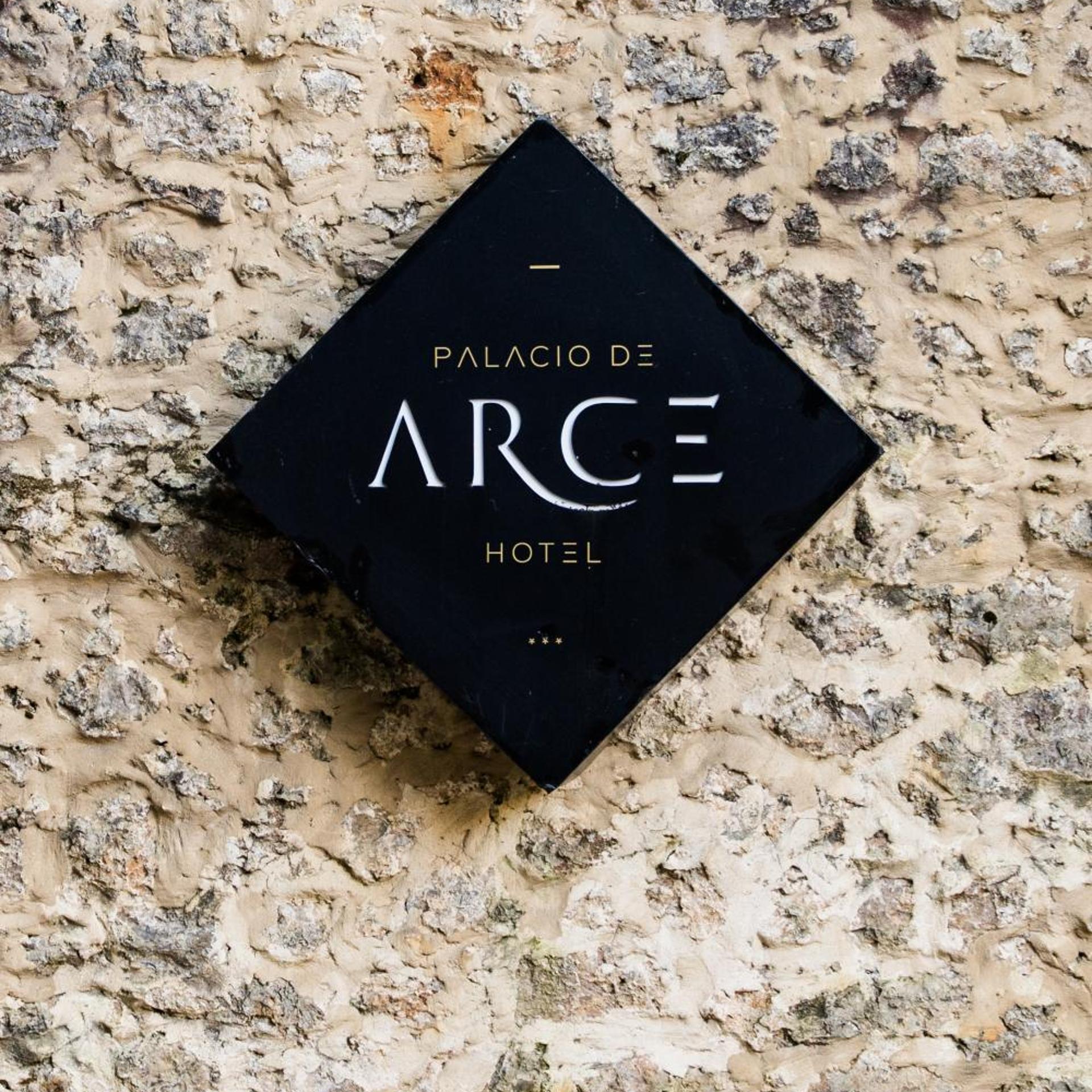 Palacio de Arce 71/98