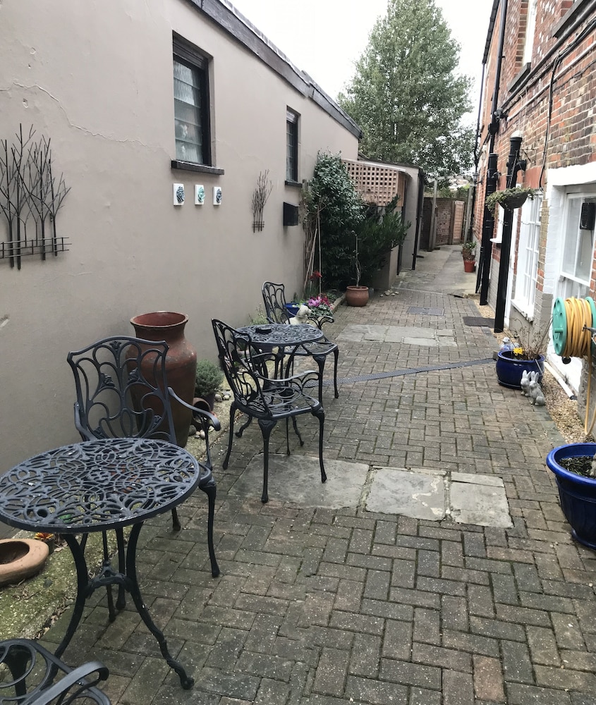 Newport Quay Bed And Breakfast 28/45