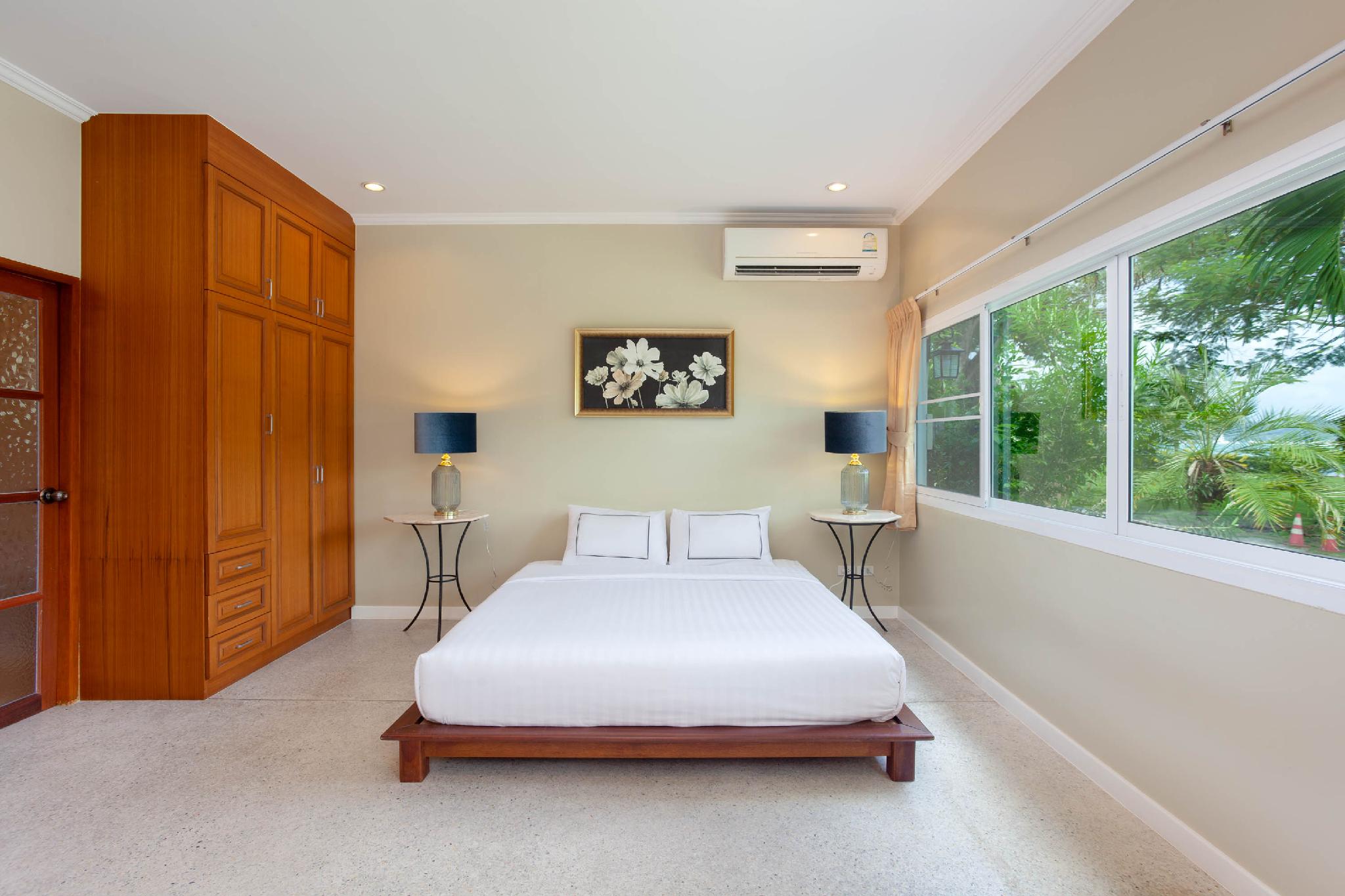 4 Bedrooms, Villa, Partial Sea View