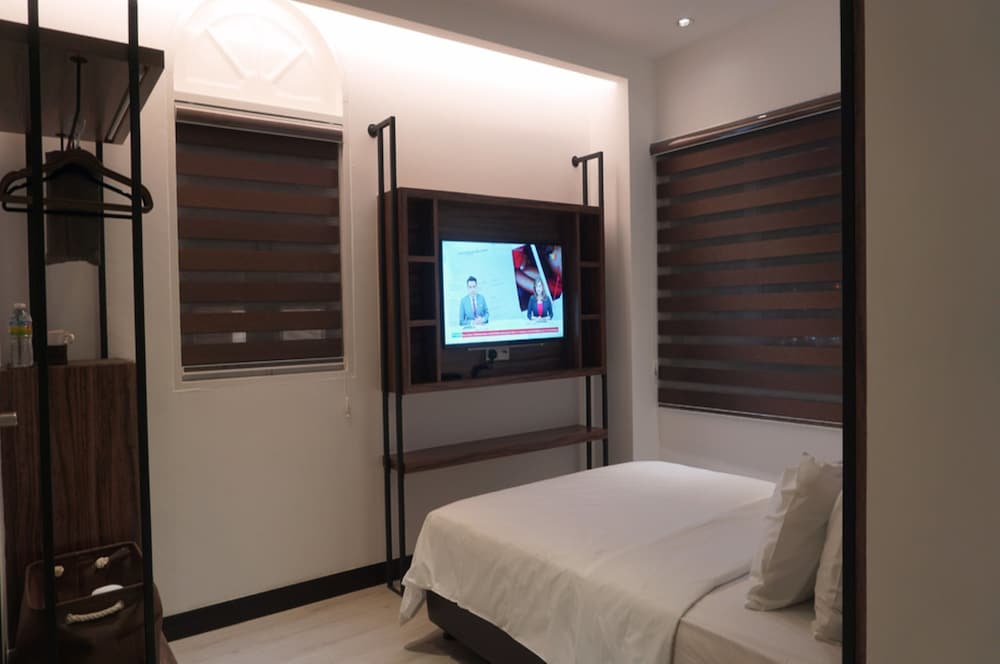 Styles Hotel 22/48
