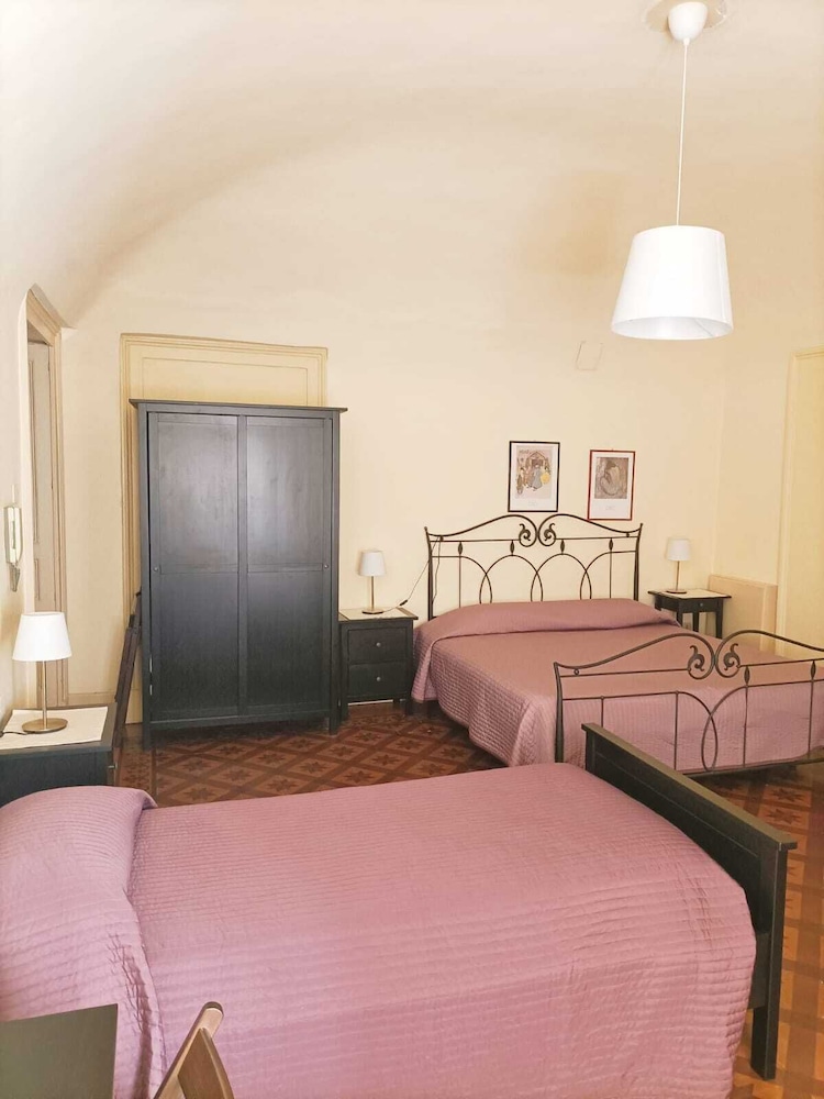 Ivana B&amp;B 68/76