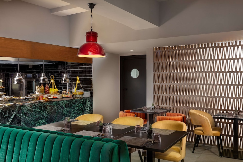Anise Aluma Athens, Tapestry Collection by Hilton 48/59
