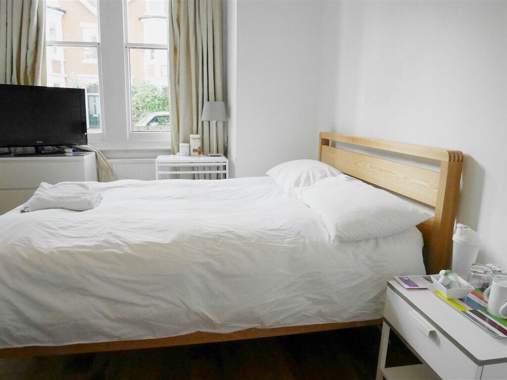 غرفة بسرير مزدوج بإطلالة على الحديقة بحمام خاص، Kew Rooms 4/6